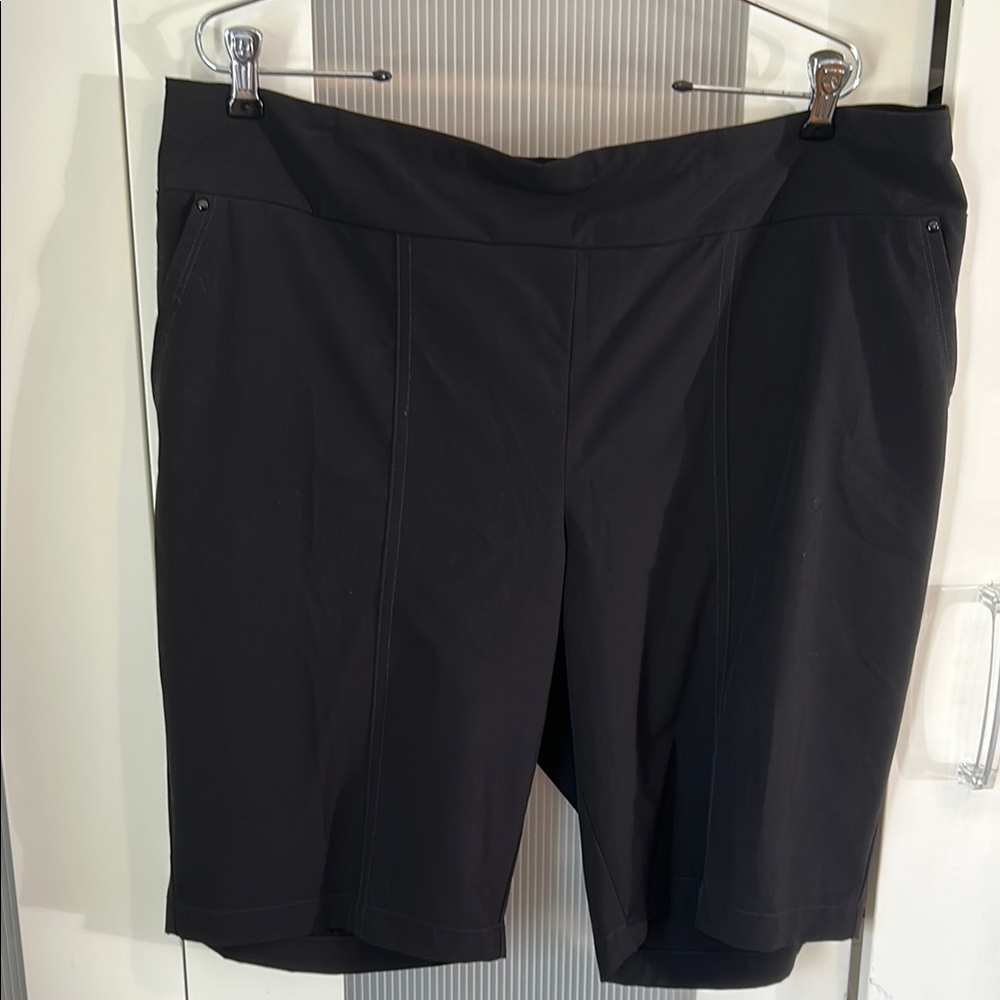 Zenergy by Chico’s Lightweight Women's Black Athletic Shorts Sz 16